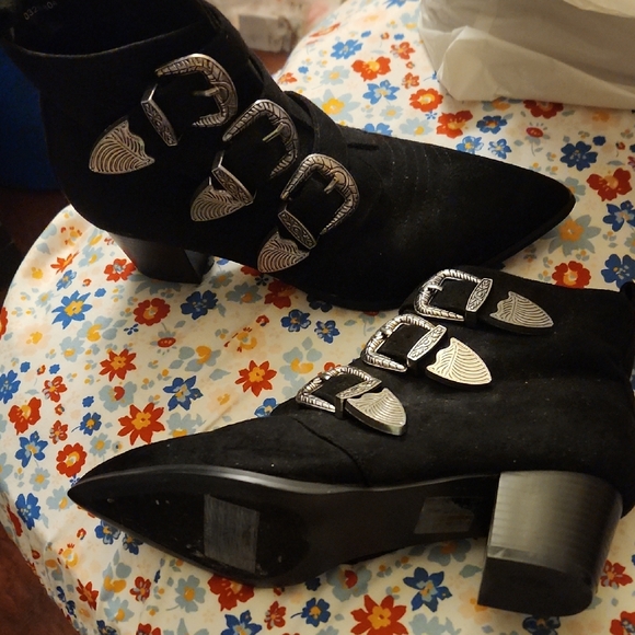 Forever 21 Black Booties with Silver Accents - Picture 1 of 3